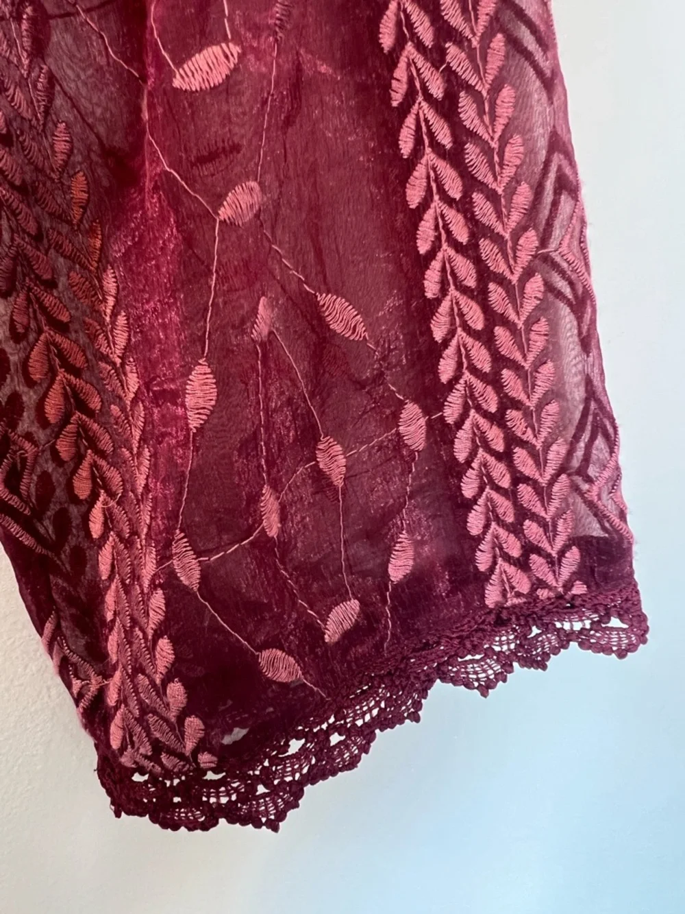 The Clothing Company Sheen Embroidered Keyhole Tie Crop Size M Boutique Boho